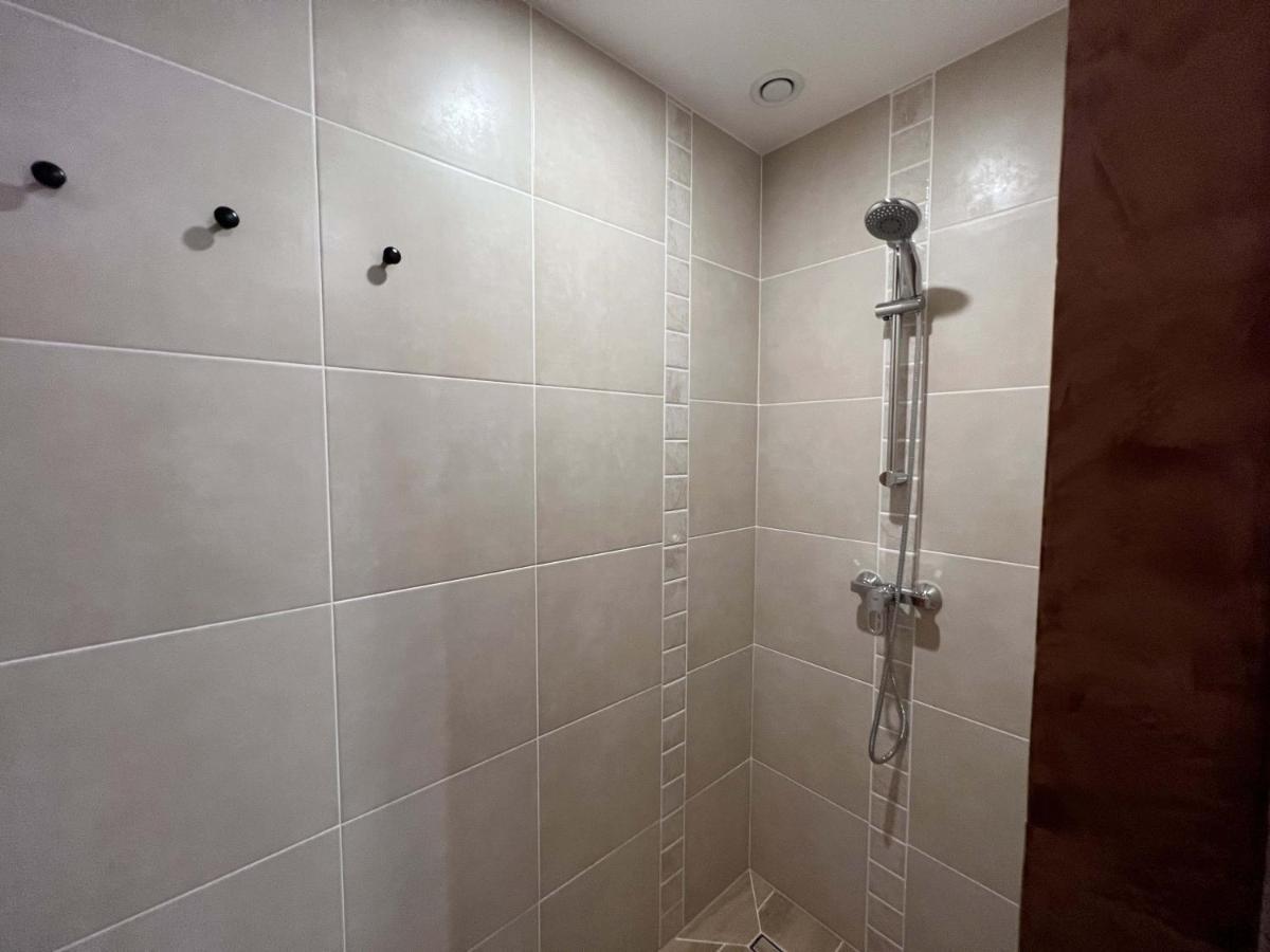 Bel Appartement Au Centre Du Vieux ジョイニー エクステリア 写真